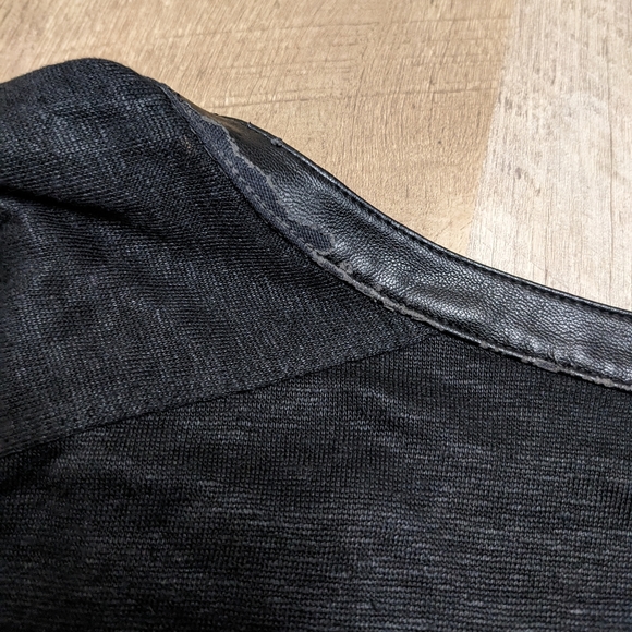 Vince Black Linen Top size small relaxed fit - Picture 4 of 15